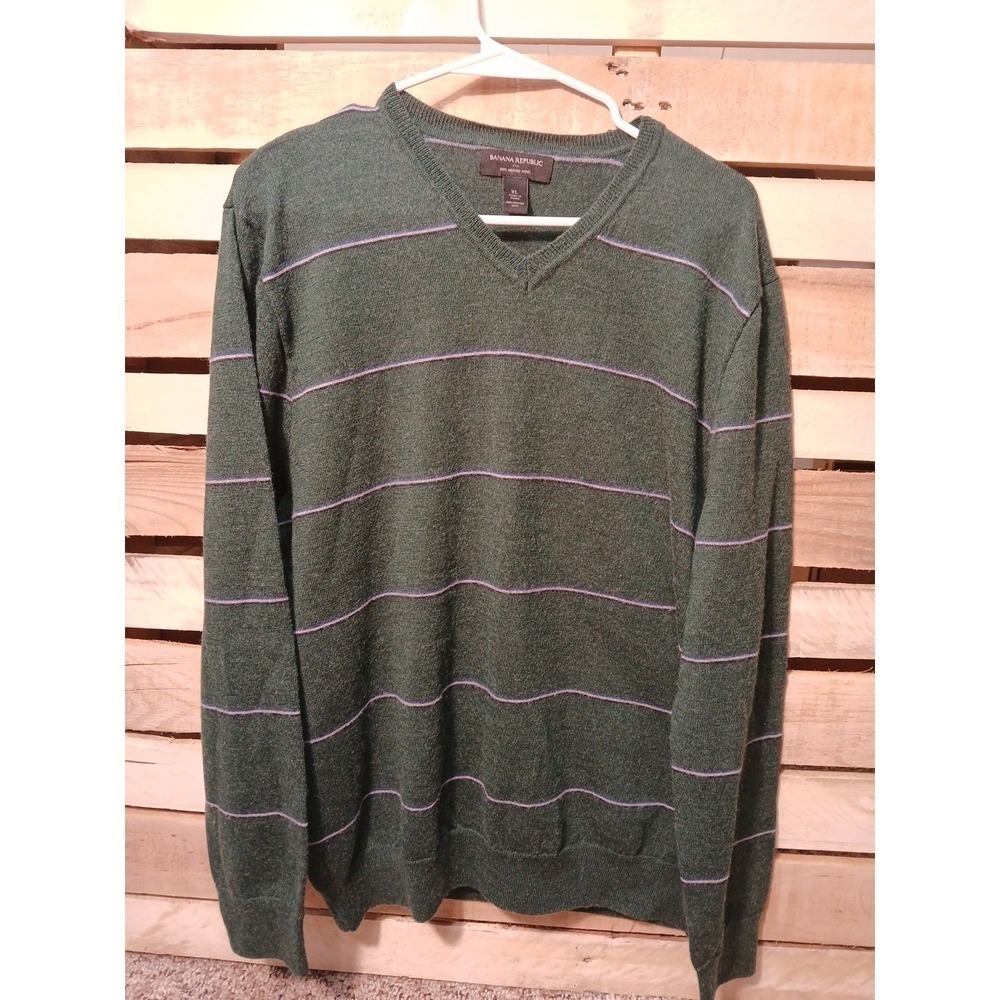 Banana Republic mens XLs  Merino Wool sweater Green  long sleeve Vneck!